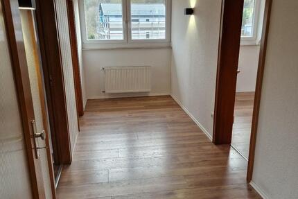 Haus Tauberbischofsheim - 6.5 Zimmer, 140 m&sup2;, 1.490&euro; | Angebot:25856133