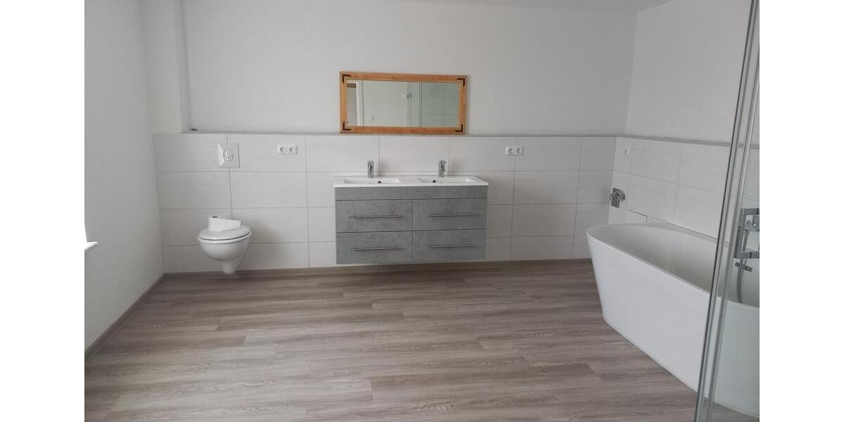 Dachgeschoßwohnung Angermünde - 4 Zimmer, 140 m&sup2;, 1.440&euro; | Angebot:25419539