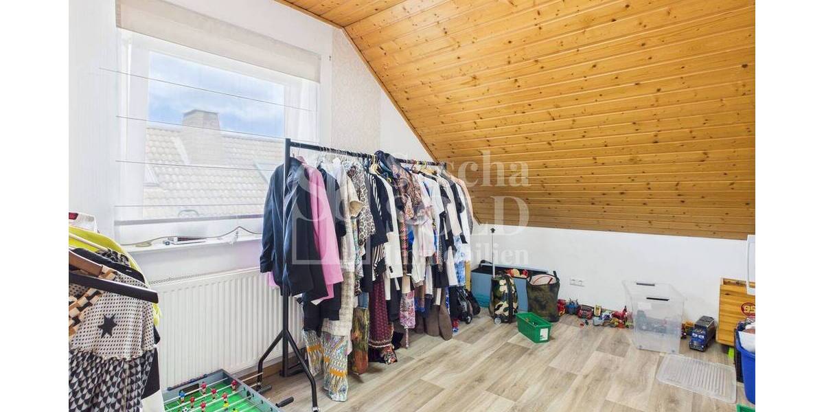 Freistehendes Einfamilienhaus mit Pool, Sauna und PV-Anlage - Viel Platz & Komfort in ruhiger Lage - Einfamilienhaus Ottweiler Lautenbach | Angebot:26897065