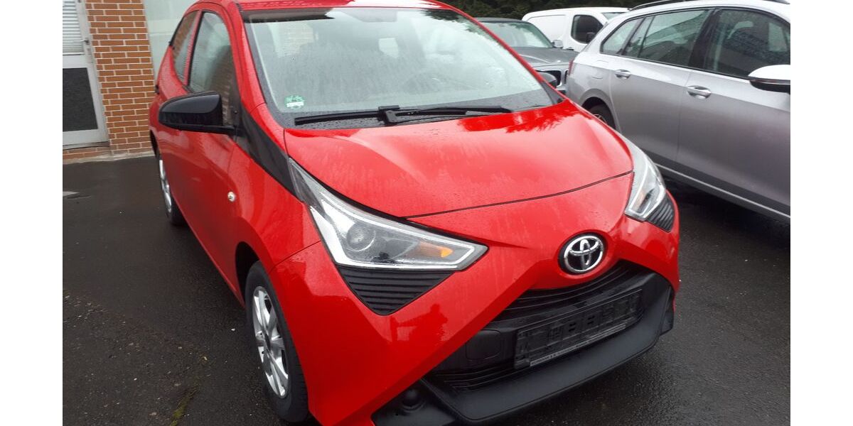 Toyota Aygo (X) 101.800 km 6.380 &euro; Kronach-Gundelsdorf 96317
