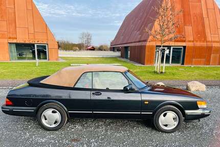 Saab 900