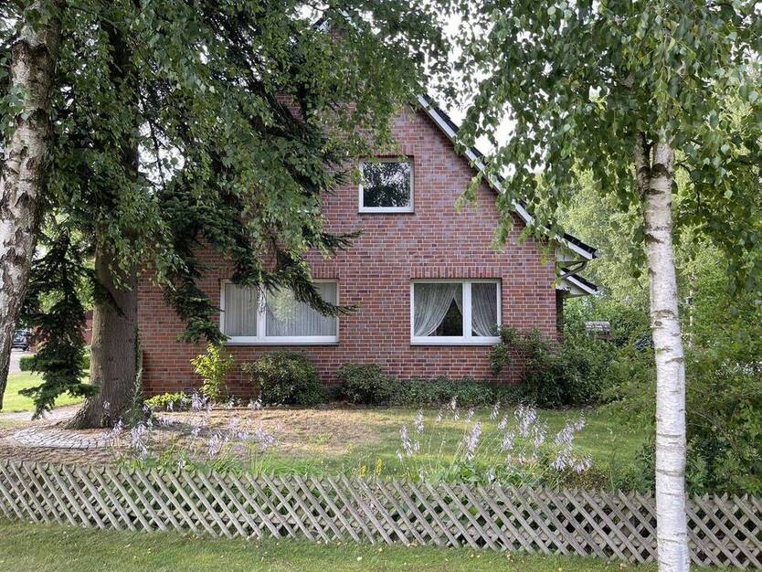 GROSSZÜGIGES Einfamilienhaus IN RUHIGER LAGE