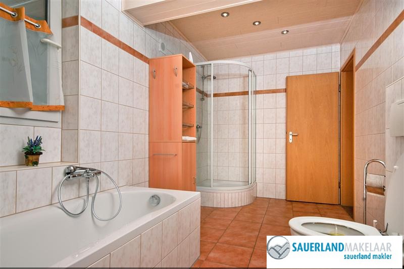 RESERVIERT - Freistehendes Mehrfamilienhaus, aufgeteilt in 4 Wohnungen in Silbach - Mehrfamilienhaus, Wohnhaus Winterberg-Silbach Silbach | Angebot:7527714