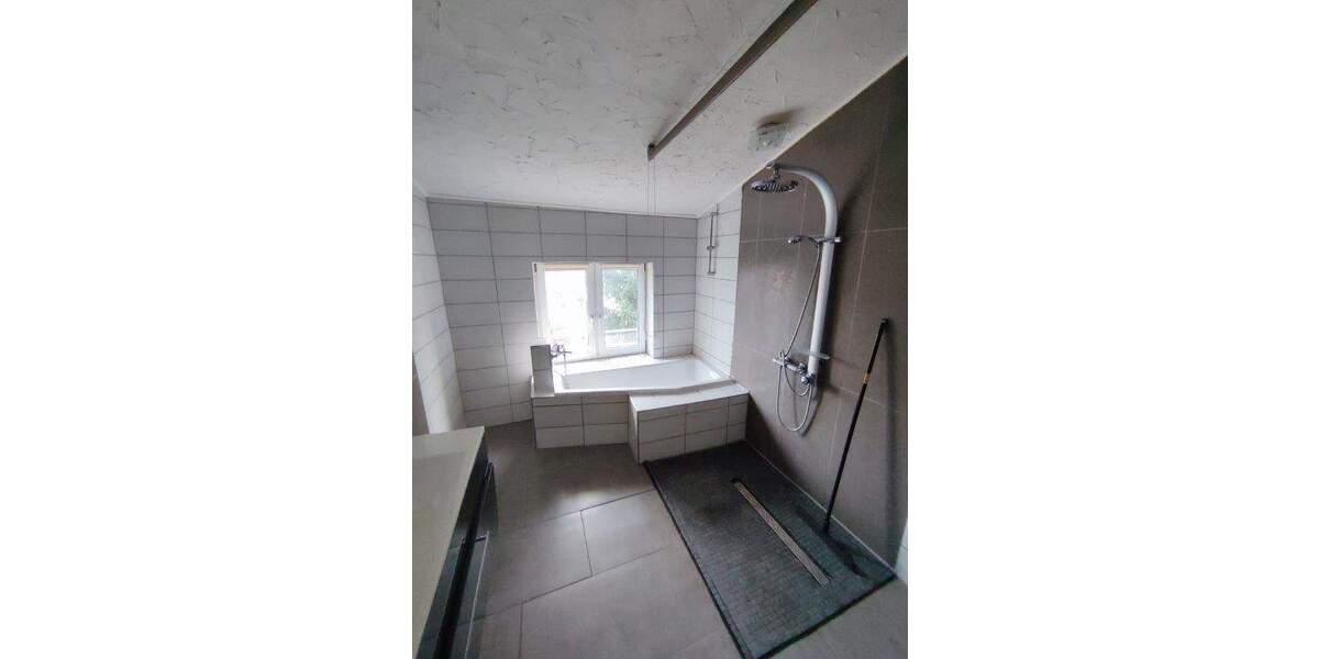 Etagenwohnung Schwerin Weststadt - 3 Zimmer, 103 m&sup2;, 900&euro; | Angebot:24609574