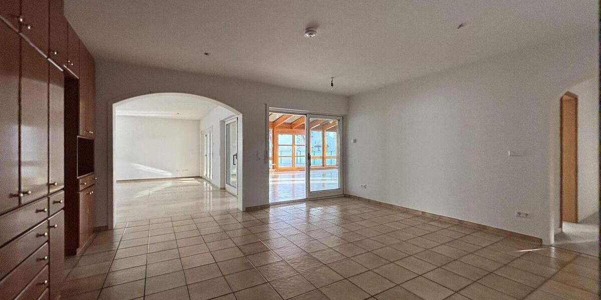 Modernes Wohnen -- ca. 230 qm auf einer Etage! 5 zimmer