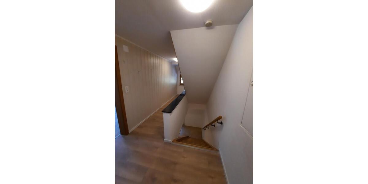 Etagenwohnung Durach - 3 Zimmer, 95 m&sup2;, 1.300&euro; | Angebot:26321397