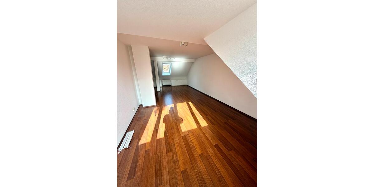 Dachgeschoßwohnung Hamburg Altona - 3 Zimmer, 70 m&sup2;, 1.246&euro; | Angebot:25406483