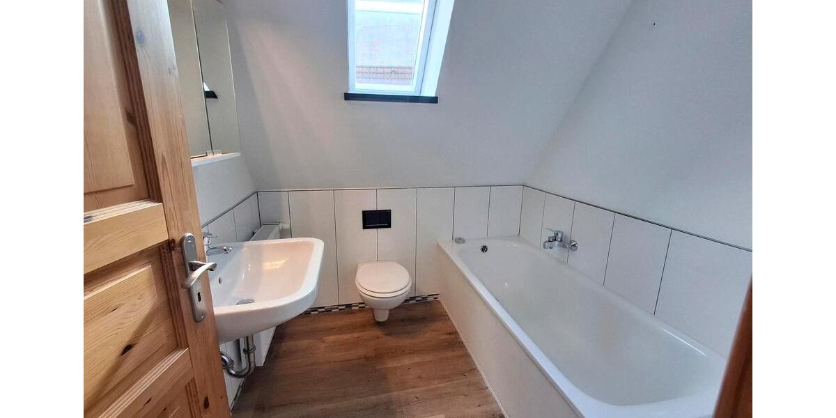 Einfamilienhaus Heide - 4 Zimmer, 120 m&sup2;, 1.250&euro; | Angebot:26122575