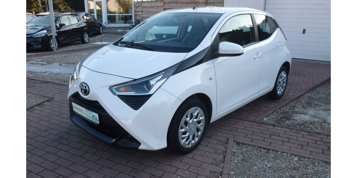 Toyota Aygo (X) 32.255 km 9.900 &euro; Berlin 12683