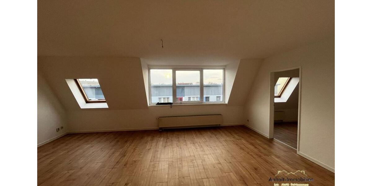 Dachgeschoßwohnung Bitterfeld-Wolfen Bitterfeld - 2 Zimmer, 62 m&sup2;, 405&euro; | Angebot:26665211