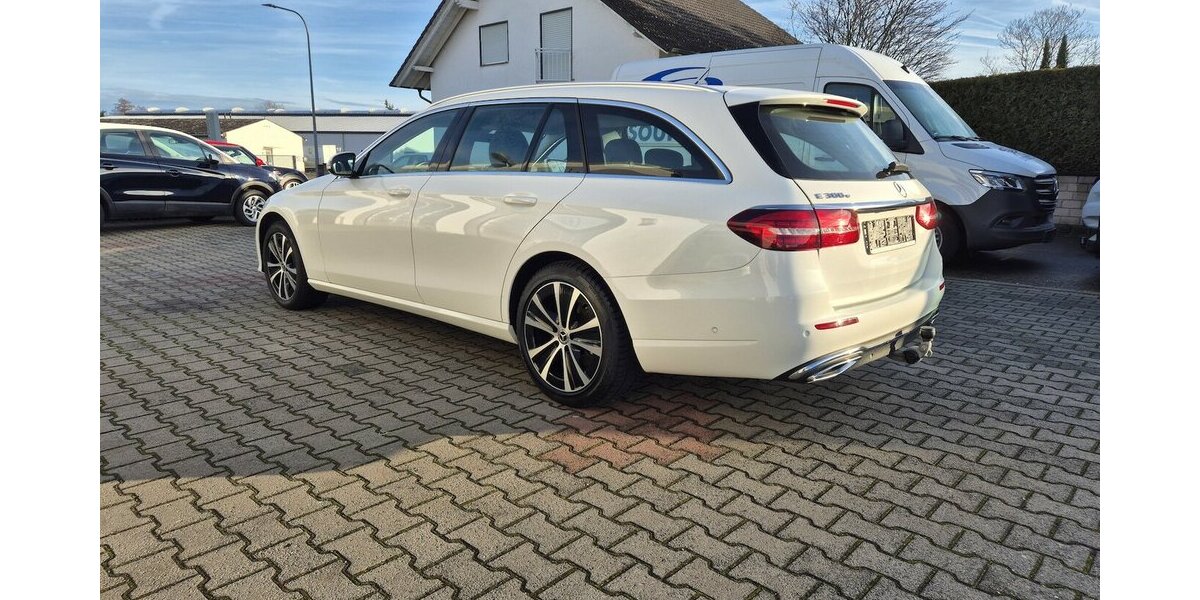 Mercedes-Benz E 300 e T Avantgarde AHK, LED, Rückfahrkamera, App 55.700 km 26.990 &euro; Rodgau 63110