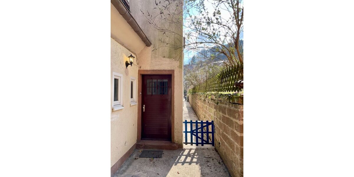 Provisionsfrei* Wunderschöne, komplett renovierte 140qm Altbauwohnung nahe Neustadt mit Garten - 5- Frankeneck bei Neustadt | Angebot:25908495