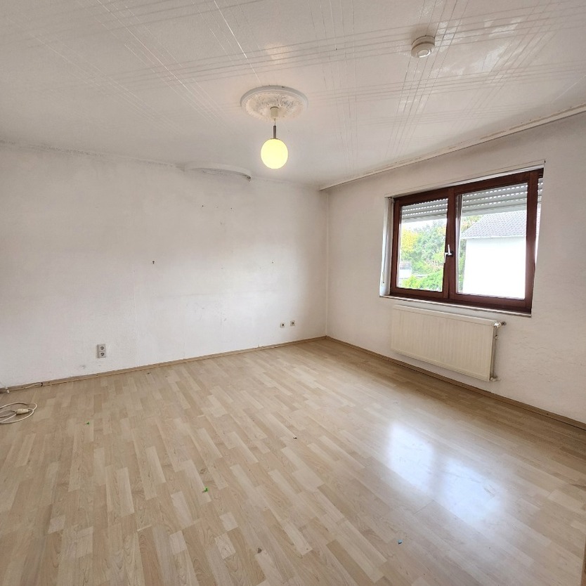 Helles Einfamilienhaus mit Potential nahe idyllischer Weinstraße und gefragter Metropolregion
