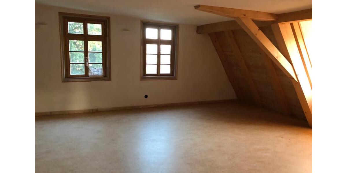 Dachgeschoßwohnung Weinsberg - 4 Zimmer, 120 m&sup2;, 1.600&euro; | Angebot:26254420