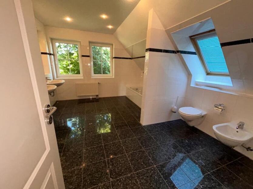Modernes Friesenhaus,182qm Wfl., 5 Zimmer, Wärmepumpe, von Privat