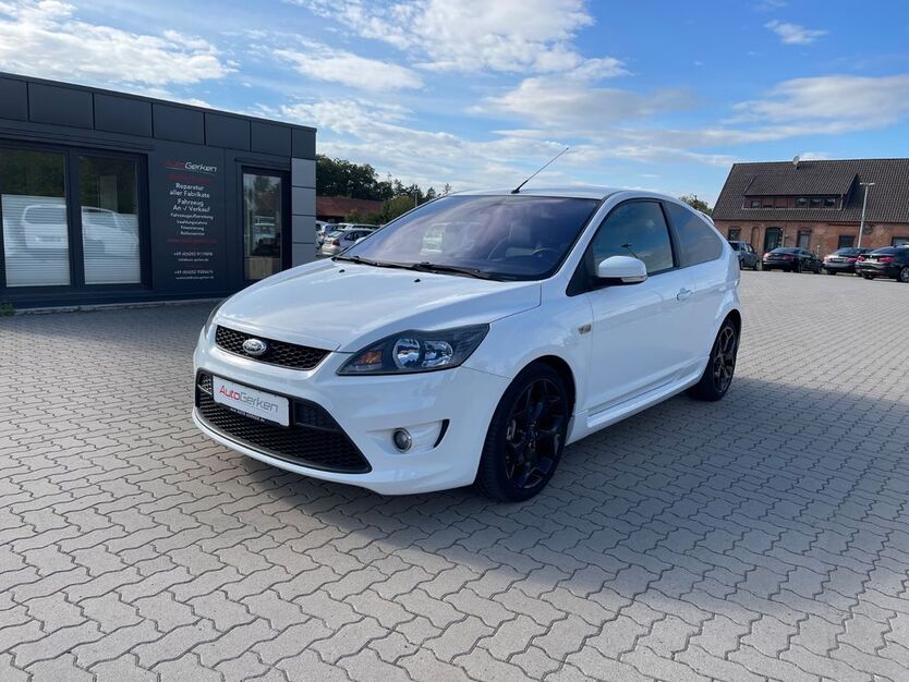 Ford Focus 68.343 km 16.990 € Martfeld 27327