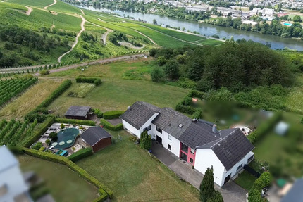 Wohnen über der Mosel: Modernisiertes Doppelangebot mit großem Grundstück 7 zimmer