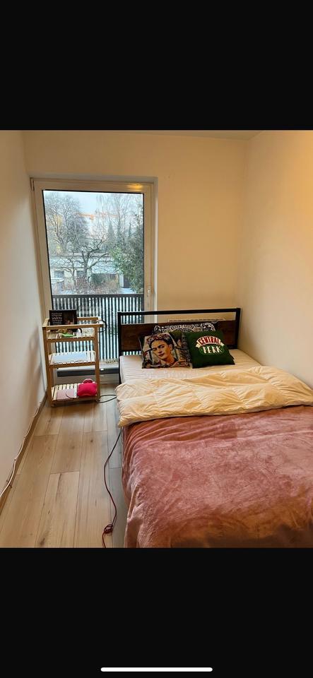 Voll möbliertes WG-Zimmer ab sofort verfügbar
