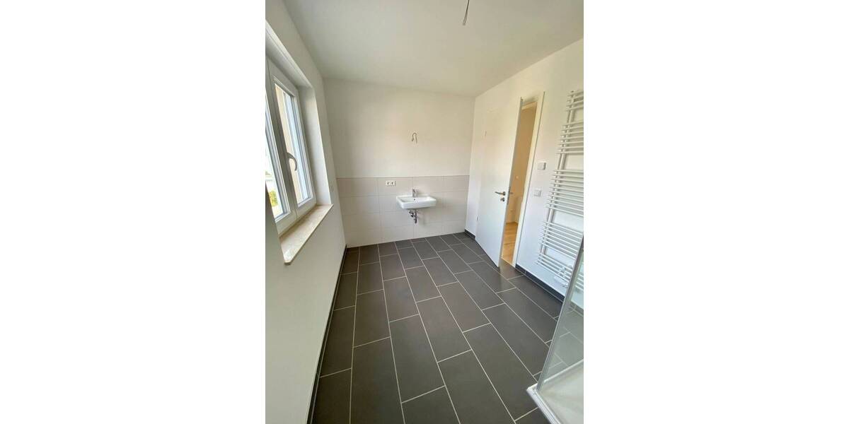 Einziehen und Wohlfühlen! Haushälfte mit Fußbodenheizung, Garage und Garten zu verkaufen! 4 zimmer