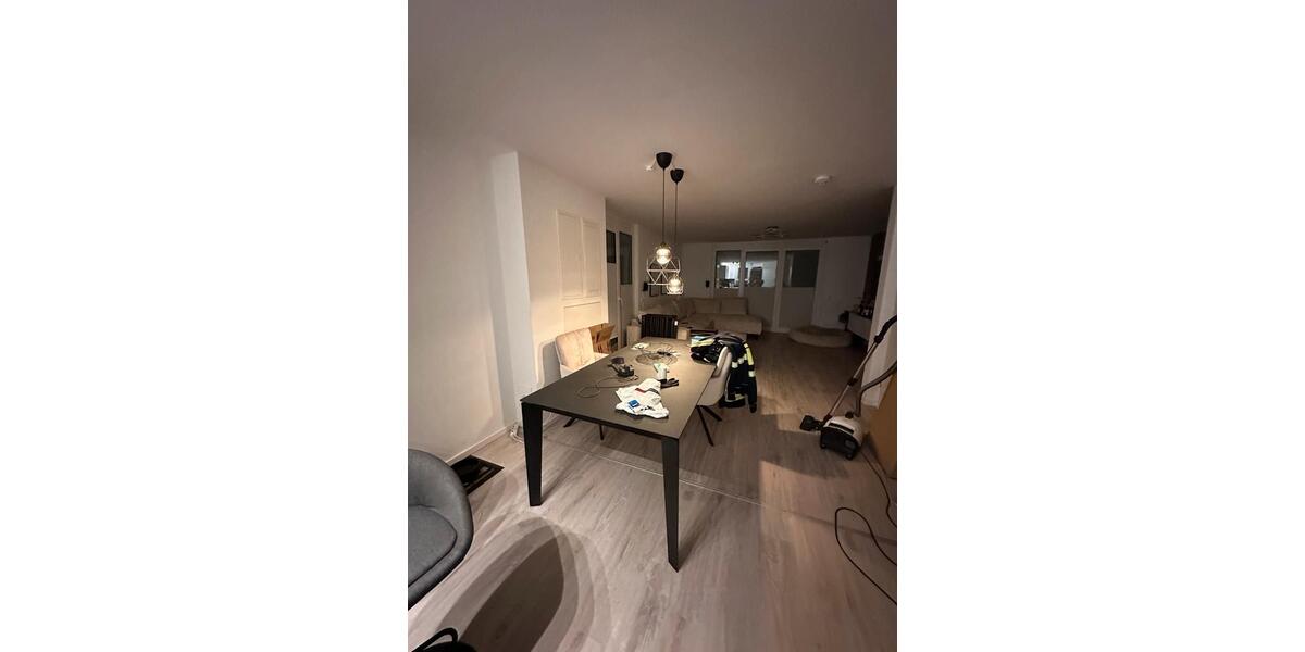 Etagenwohnung Schenefeld - 5 Zimmer, 150 m&sup2;, 2.250&euro; | Angebot:25590013