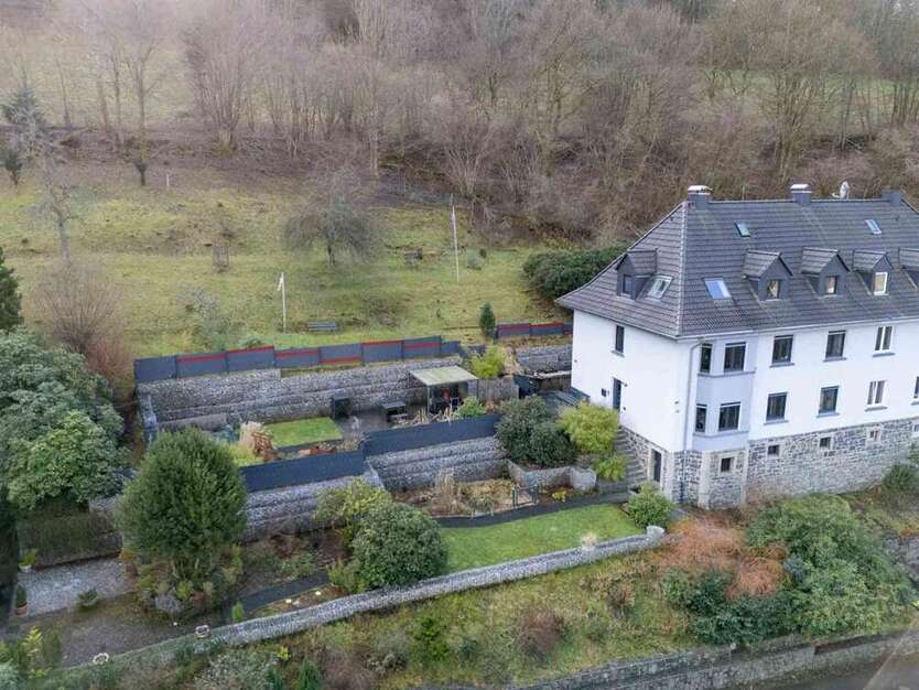 Haus zum Kaufen in Altena 268.000 € 240 m²