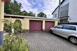 ?? Frankfurt-Goldstein: Gepflegtes 2-Familienhaus mit Garten, Garagen & Bonus zimmer