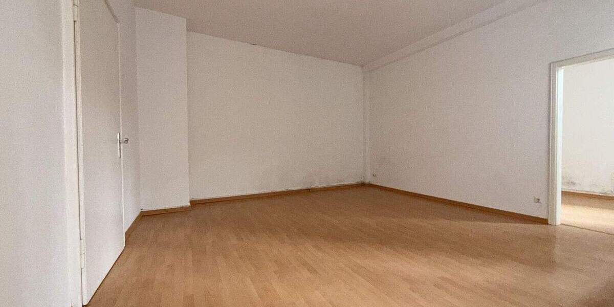 Etagenwohnung Zwickau Innenstadt - 5 Zimmer, 120 m&sup2;, 600&euro; | Angebot:24633493