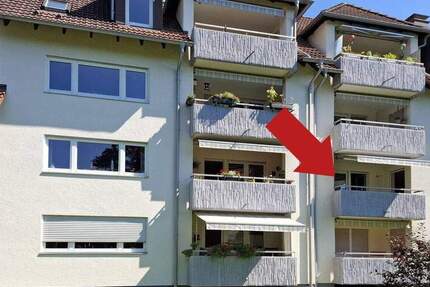 Bezugsfreie Charmante 3 Zimmer Wohnung im 1.OG mit Balkon, Garage, Stellplatz und Einbauküche. 3 zimmer