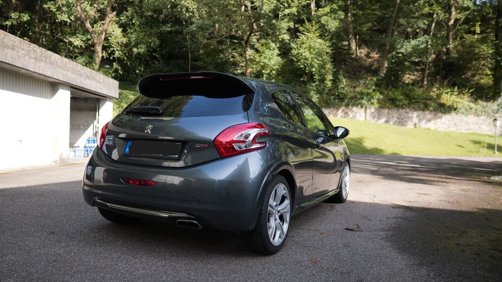 Peugeot 208 110.000 km 10.300 &euro; Waldkirch 79183