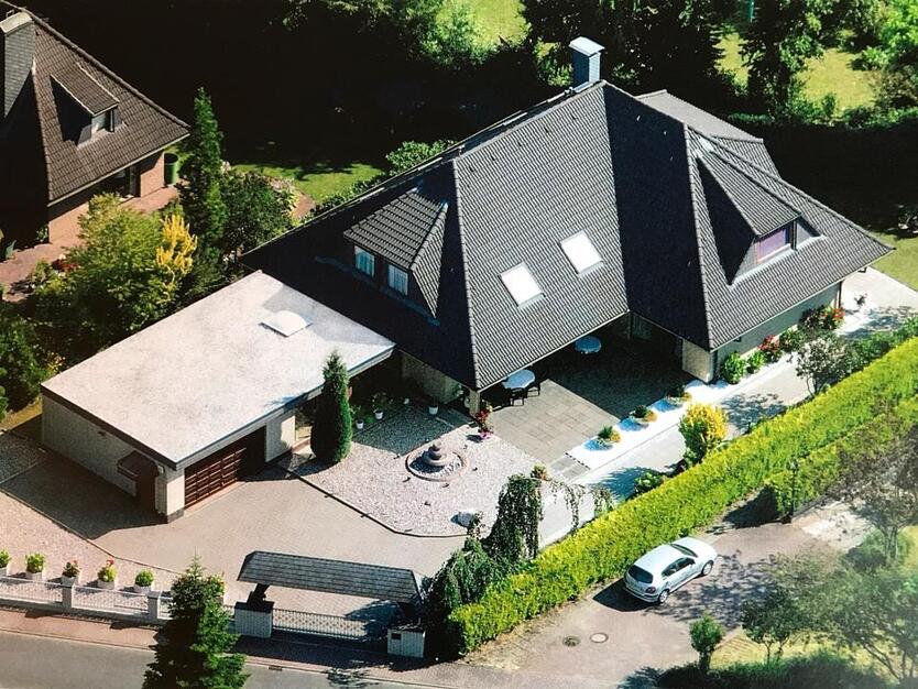 Einfamilienhaus mit Doppelgarage & vielseitigen Möglichkeiten