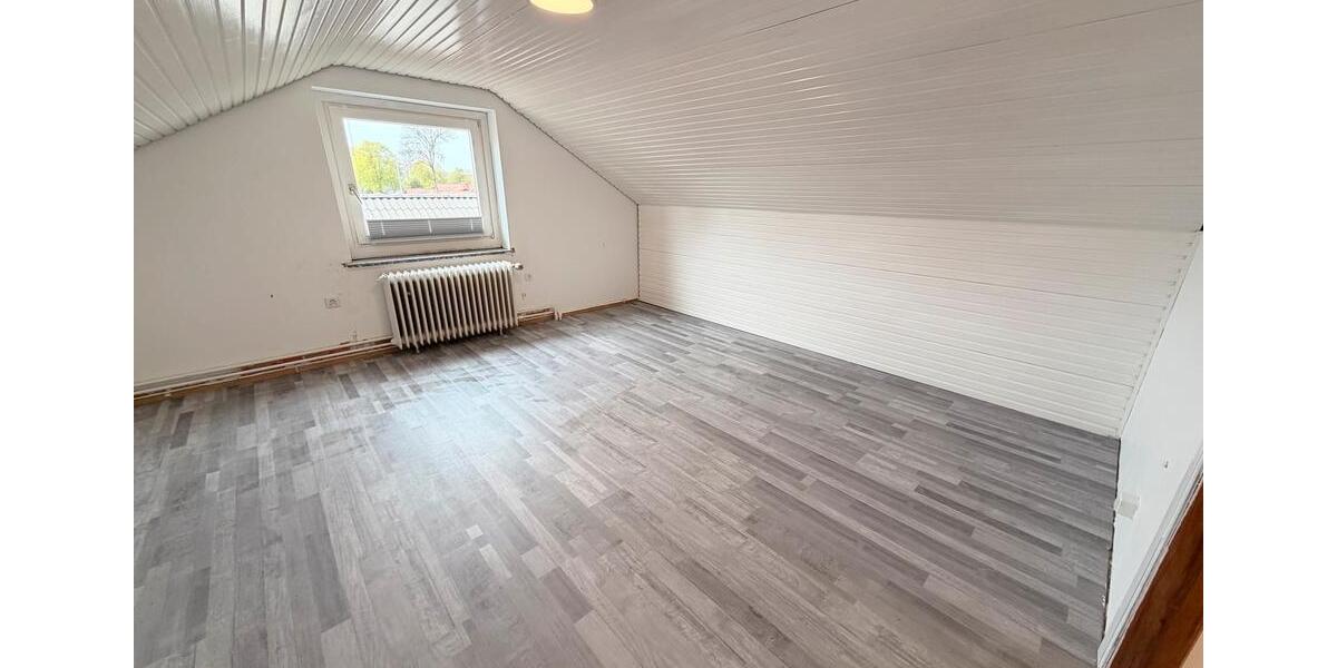 Dachgeschoßwohnung Niebüll - 3 Zimmer, 45 m&sup2;, 600&euro; | Angebot:26414301