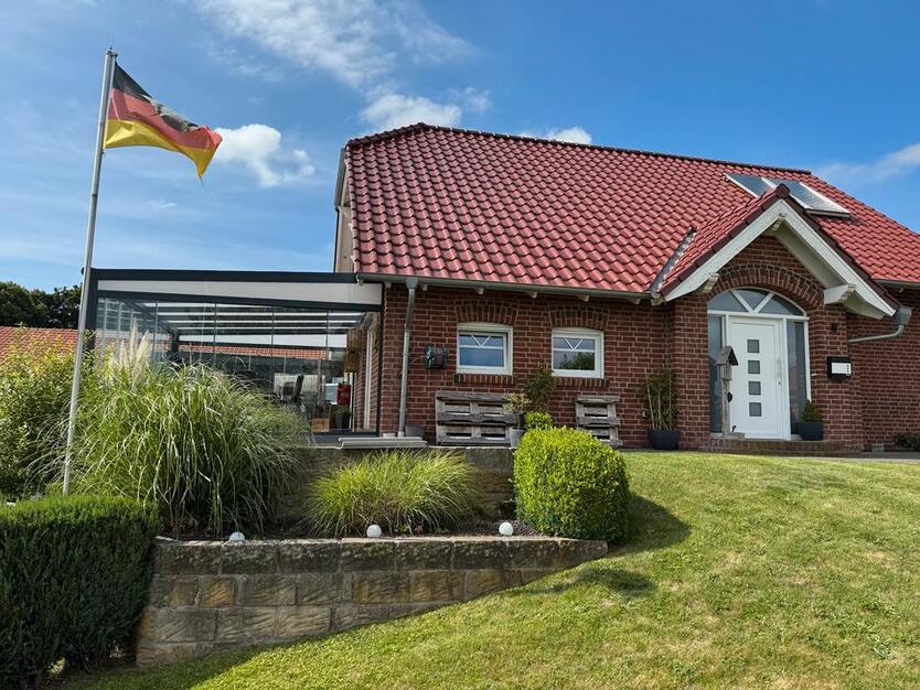 Neuwertiges Einfamilienhaus - nordseenah, zentral & mit Weitblick