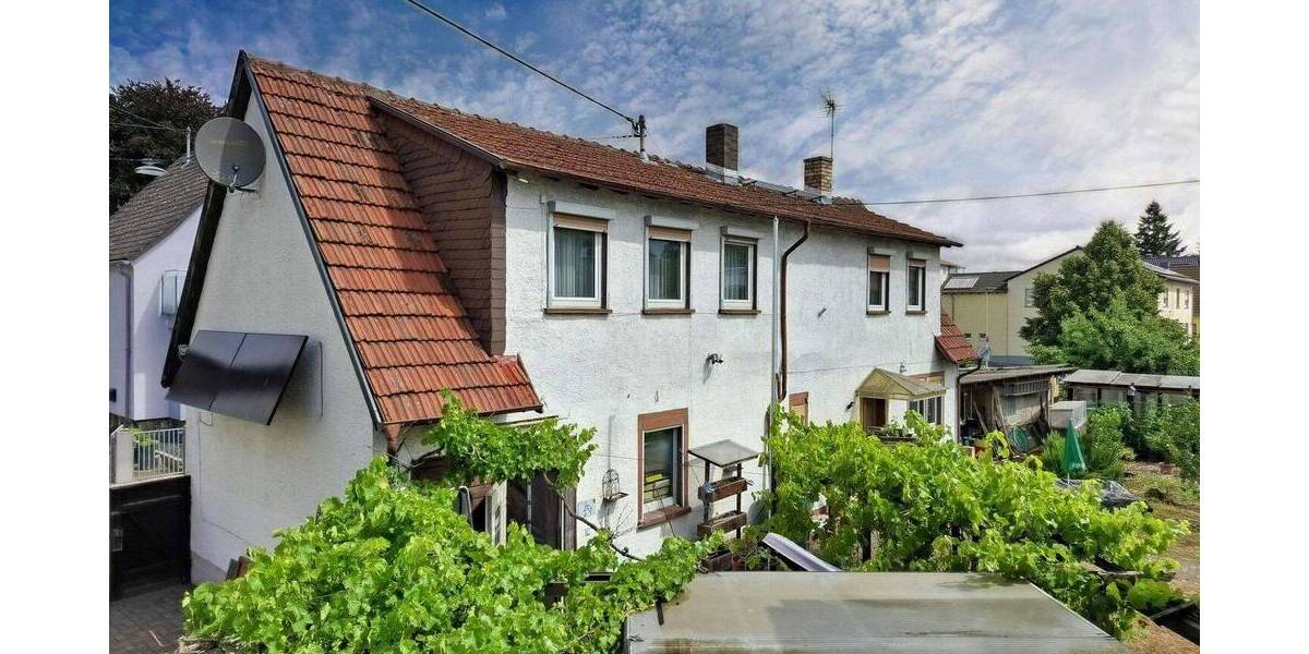 Einfamilienhaus Lich - 9 Zimmer, 245 m&sup2;, 299.000&euro; | Angebot:25685936