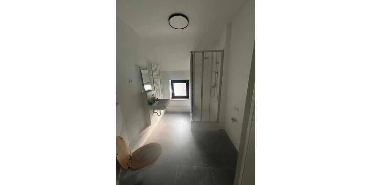Dachgeschoßwohnung Mönchengladbach Süd - 2.5 Zimmer, 74 m&sup2;, 820&euro; | Angebot:26660538