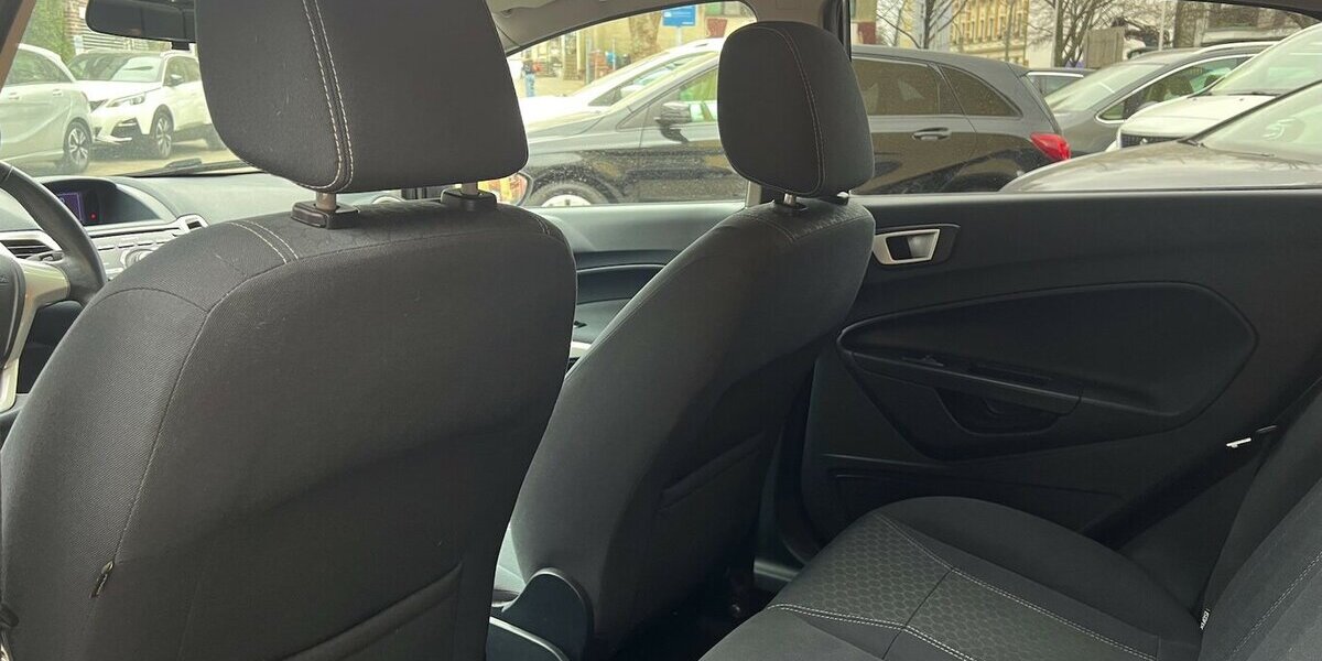 Ford Fiesta Titanium*Keyless*PDC*LED*Tel.*Chrom*GAS* 178.353 km 3.990 &euro; Berlin 13187