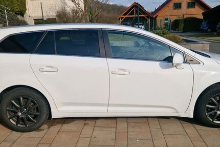 Toyota Avensis 135.228 km 8.700 &euro; Römhild 98630