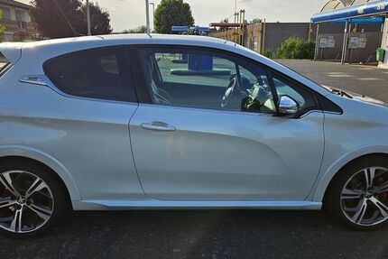 Peugeot 208 120.400 km 9.900 &euro; Weilerswist 53919
