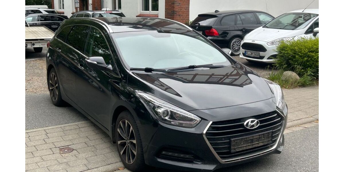 Hyundai i40 230.000 km 3.000 &euro; Flensburg 24941