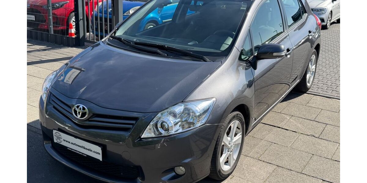 Toyota Auris 99.999 km 6.990 &euro; Köln 51065