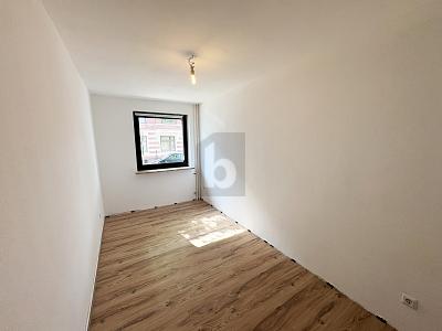 MODERNISIERT, ZENTRAL MIT SÜDBALKON - Erdgeschoßwohnung Neumünster | Angebot:26762834