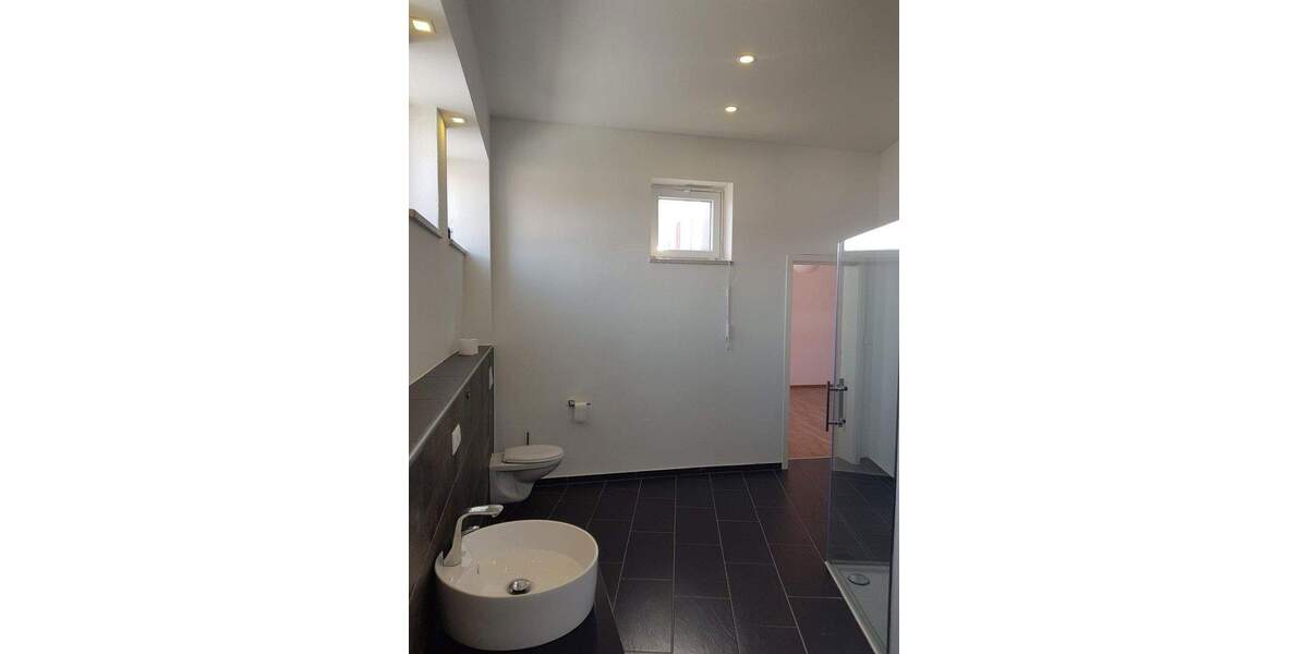 Wohn und Geschäfgsgebäue +3-Familien Haus im Paket zimmer