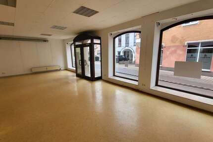 Einzelhandel in Burgau 890 € 107 m² zimmer