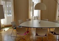 Lichtdurchfluteter Seminarraum KA Innenstadt