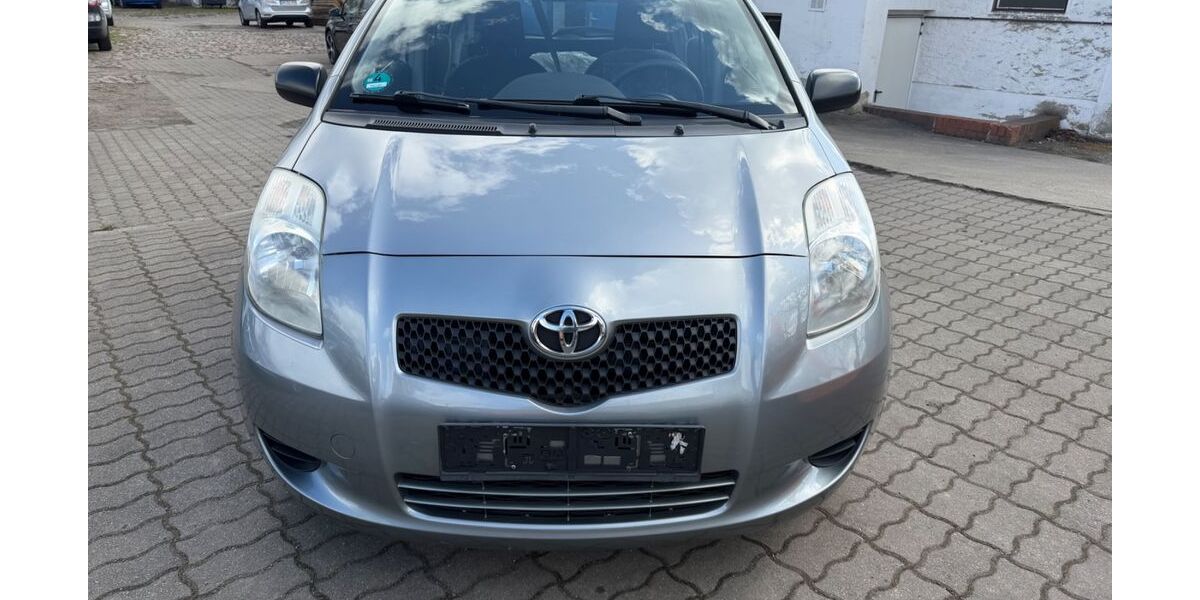 Toyota Yaris 138.000 km 2.999 &euro; Dresden 01097