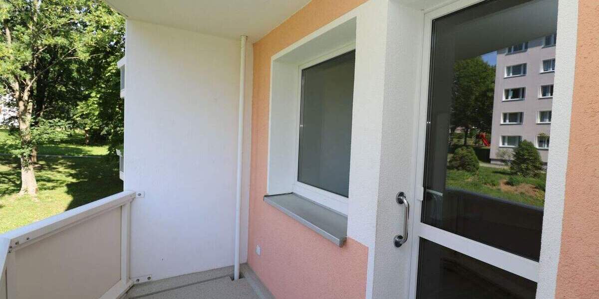 Hier kocht der Chef noch selbst...neu sanierte 2-RW mit Einbauküche, Dusche u. Balkon!!! 2 zimmer