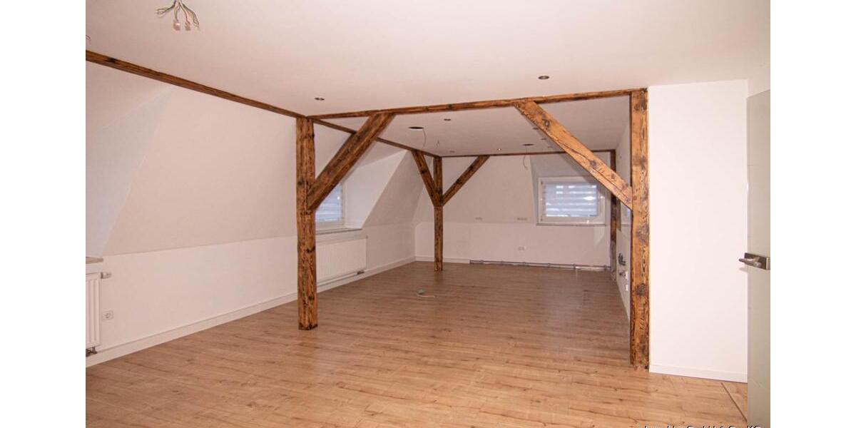 Großzügige Dachgeschoss-Wohnung zur Miete in Oberkotzau 5 zimmer