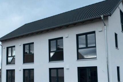 Prov.frei Neubau DHH mit Keller Garage Stellplatz zimmer