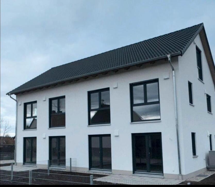 Prov.frei Neubau DHH mit Keller Garage Stellplatz zimmer