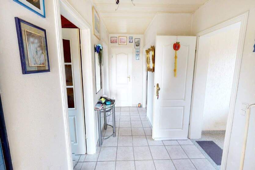 Erftstadt! Einzugsbereit! Freistehendes Ein- Zweifamilienhaus mit idyllischem Sonnenareal! 2 Garagen und PKW-Stellplatz! (SN4886) 6 zimmer