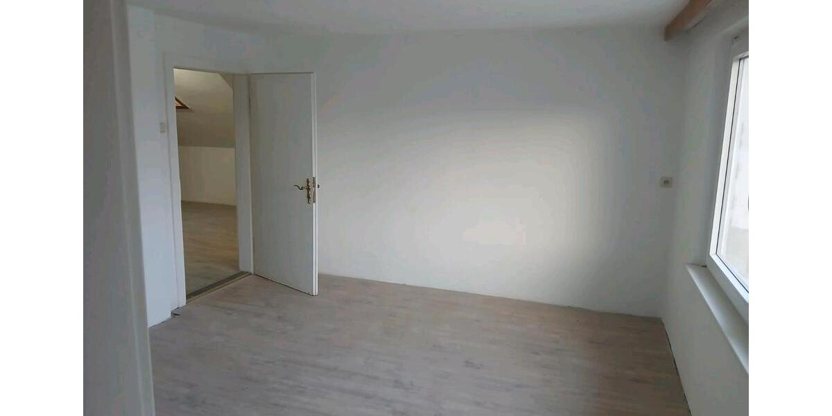 Dachgeschoßwohnung Rimbach - 3 Zimmer, 110 m&sup2;, 800&euro; | Angebot:25367426